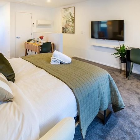 Luxury Studio With Balcony - Close To Supermarket Christchurch Exterior foto