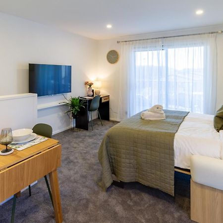 Luxury Studio With Balcony - Close To Supermarket Christchurch Exterior foto