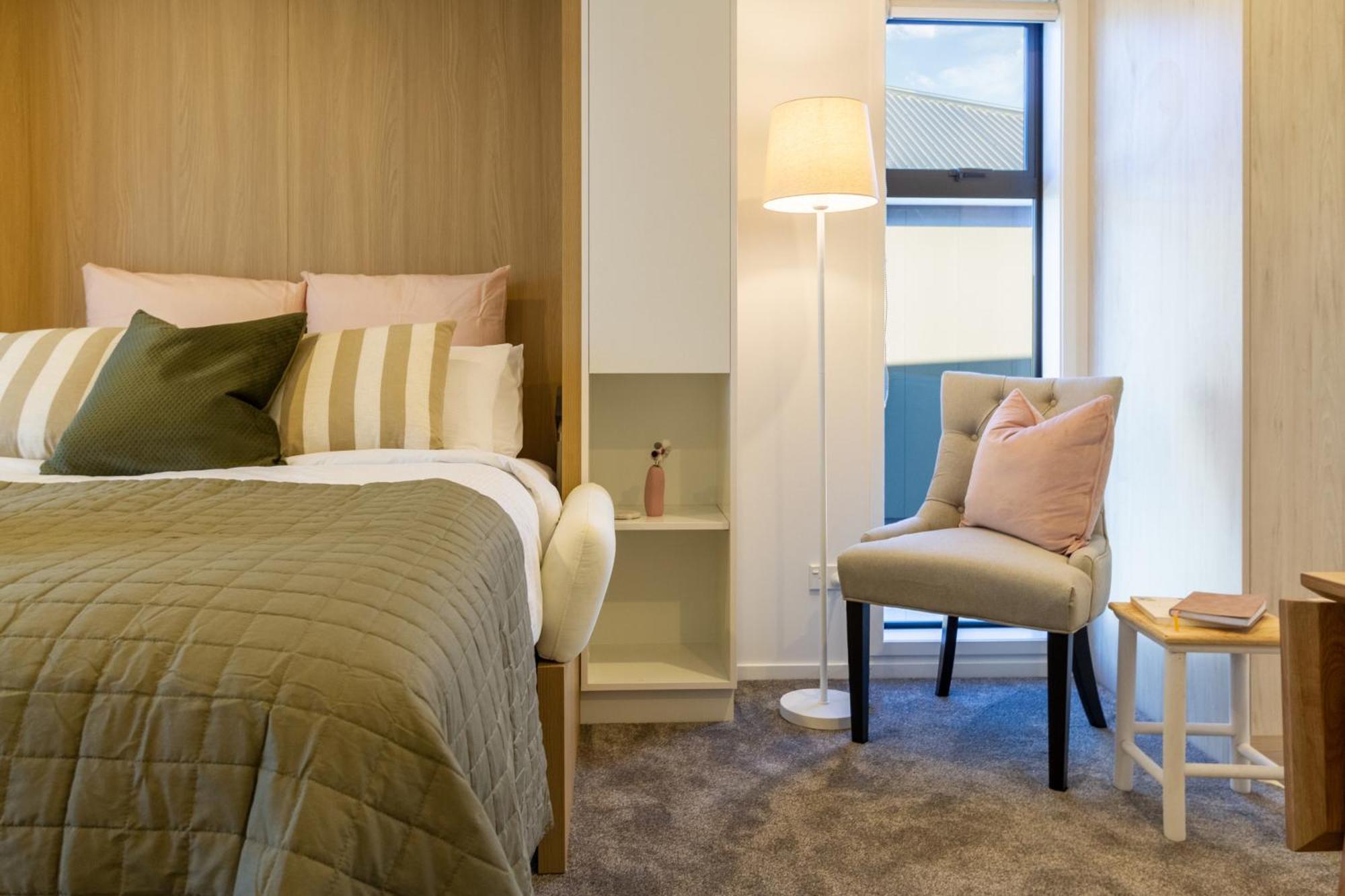 Luxury Studio With Balcony - Close To Supermarket Christchurch Exterior foto