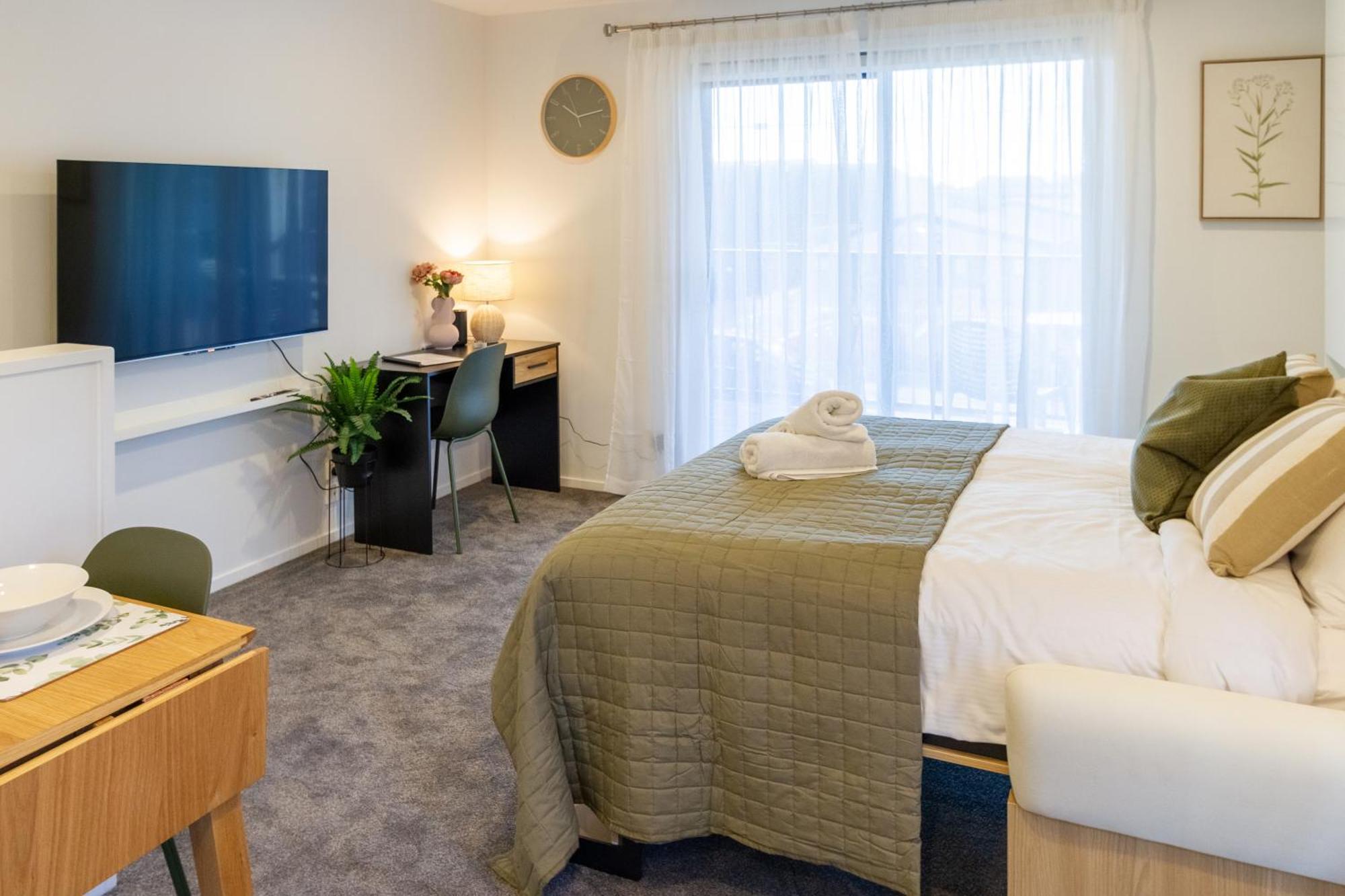 Luxury Studio With Balcony - Close To Supermarket Christchurch Exterior foto